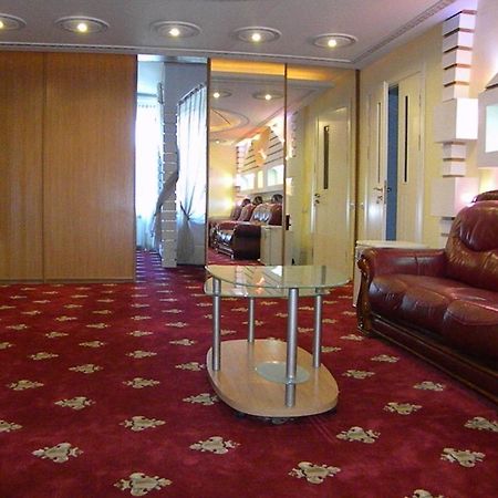 Gloria Mini-Hotel 基希讷乌 外观 照片