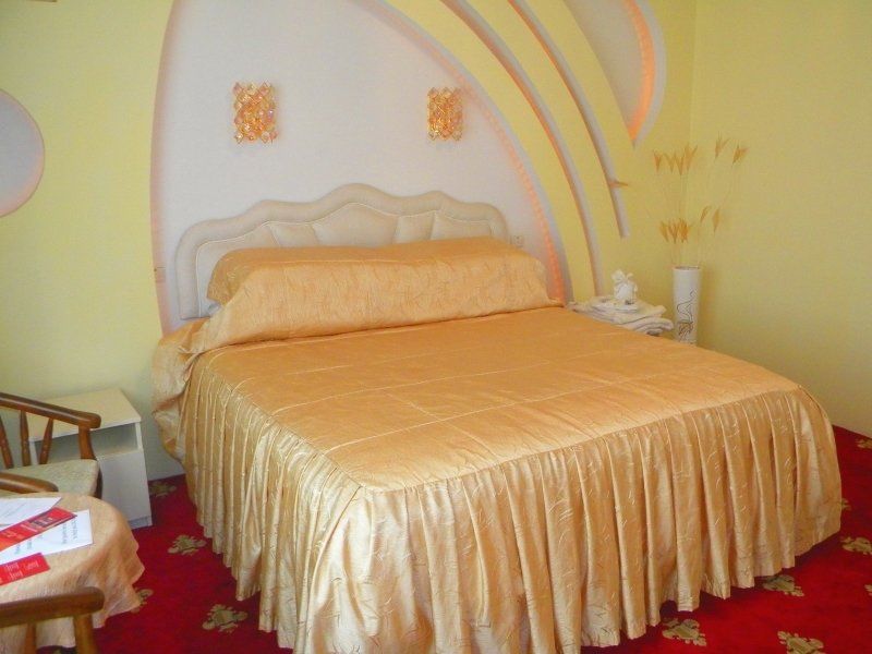 Gloria Mini-Hotel 基希讷乌 外观 照片